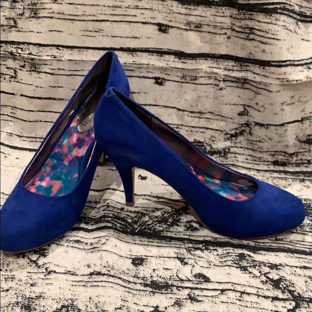 Classic Women's Royal Blue Suede Mid-Heel Pumps